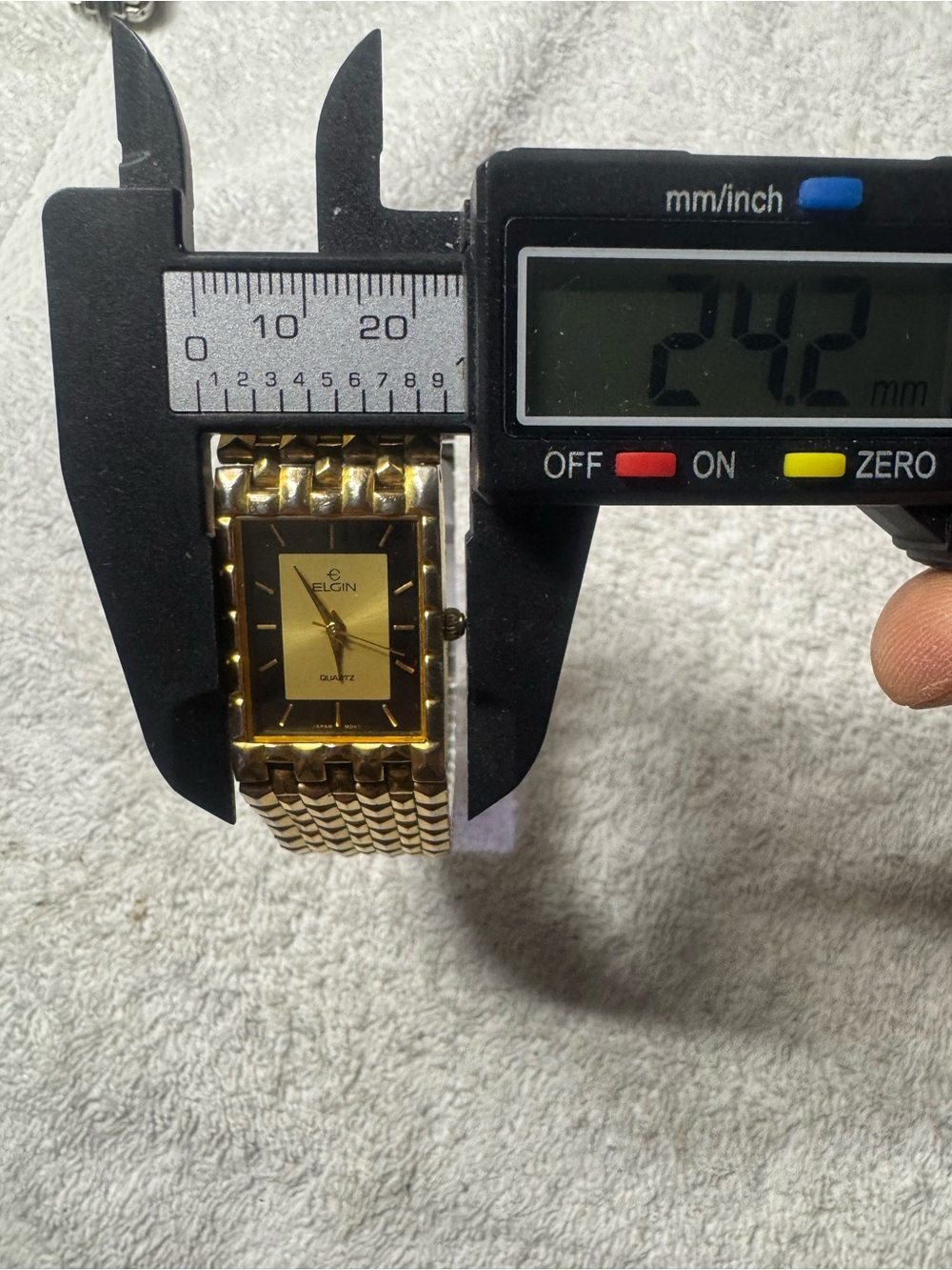 Elgin Men's Gold-Tone Rectangular Dress Watch - Picture 5 of 6